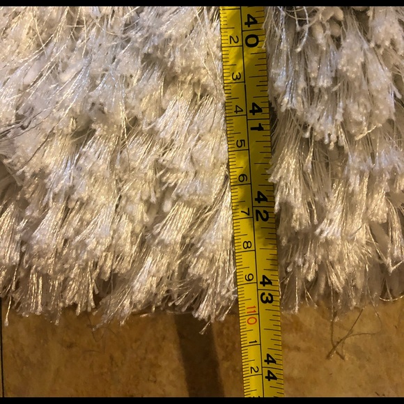 🌸Fluffy White Rug, GUC🌸 - Picture 2 of 6